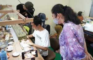 Feby Deru Angkat Potensi Kerajinan Perak Khas Sumsel