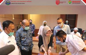 Sekda Muara Enim Tandatangani Kerjasama Penyaluran Air Bersih dari PDAM Lematang Enim ke Kabupaten Lahat