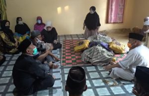 Ilyas Bersama Isteri Berbelasungkawa Atas Warga Pemulutan yang Meninggal Dunia
