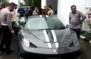 Kejari Palembang Siap Gelar Lelang Super Car Mewah Ferari 458 Speciale