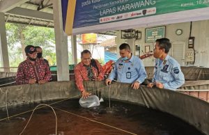 DKP Provinsi Jabar Tebar Benih Ikan Patin dan Nila di Lapas Kelas IIA Narapidana Karawang