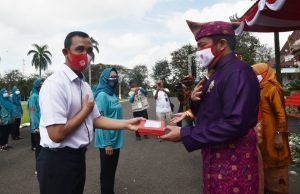 Herman Deru Lepas Tim Gebrak Masker PKK dan DPD IKAPTK Sumsel