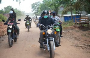 Cek Kondisi Jalan di Musi Rawas, Herman Deru Kendarai Motor Puluhan Kilometer