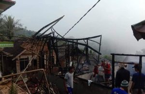 Siijago Merah Hanguskan Lima Rumah Warga Kampung Bubuay Desa Cibarengkok