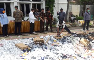 Kejari Palembang Musnahkan Ribuan Barang Elektronik Hasil Selundupan