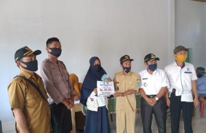 Pemdes Srimenanti Bagikan BLT Tahap 5 Kepada Warganya