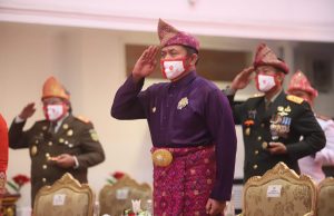 Kenakan Baju Adat, Herman Deru Upacara HUT RI Bersama Presiden Secara Virtual