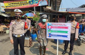 Polsek Sunda Kelapa Kampanye Anti Covid-19 Tampilkan Trafhical Manusia Perak