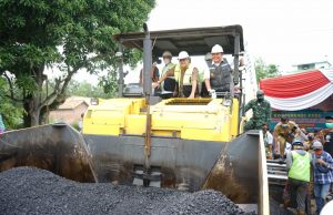 Herman Deru Dorong Penerapan Aspal Karet Lateks di Sumsel