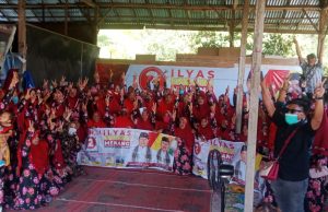 Ratusan Ibu-ibu Pengajian Desa Pulau Semambu Siap Menangkan Ilyas-Endang