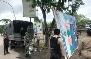 Masa Tenang Pilkada, Polres Cilegon Bersama TNI dan Pol PP Amankan Penertiban APK yang dilakukan Bawaslu