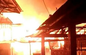 Sebanyak Dua Rumah Warga Desa Perapau Kecamatan Semendo Darat Laut Ludes di Lalap Si Jago Merah