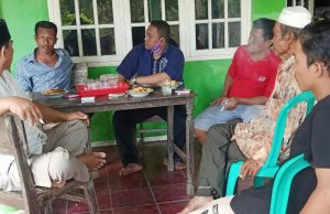 Berjiwa Sosial, Kades Kemiri Jenguk Warganya yang Tertimpa Musibah