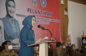Ketua Tim Penggerak PKK Kabupaten Way Kanan Lantik Pengurus Masa Bhakti 2021 — 2026