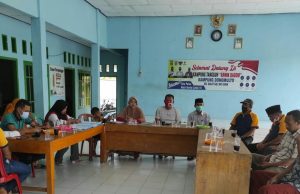 Tim Panitia Pilkakam Donomulyo Lakukan Pengecekan Berkas Bacalon