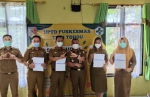 Kadinkes Tulang Bawang Dampingi Pejabat dan ASN Lakukan Vaksinasi