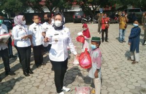 Bupati Tulang Bawang Buka Pasar Murah dan Santunani Anak Yatim Untuk 15 Kecamatan