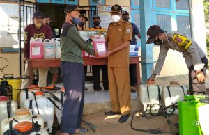 Cegah Penyebaran Covid-19 Kampung Menanga Siamang Lakukan Penyemprotan Disinfektan