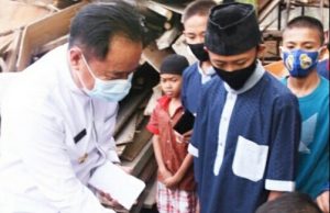 Ditengah Kesibukannya, Bupati Lahat Tetap Berbagi Kepada Anak Yatim