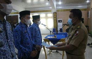 Mewakili Bupati Asisten III Melantik dan Mengambil Sumpah 79 PNS Formasi 2018