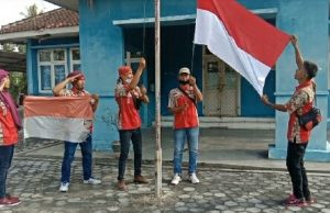 Bentuk Kepeduliannya, Ormas GML DPD Pesawaran Ganti Bendera di Dinas Perikanan