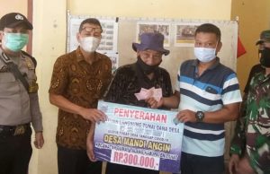 Pemdes Mandi Angin Kecamatan Gumay Talang Bagikan BLT-DD Tahap I Tahun 2021 Kepada 70 KPM