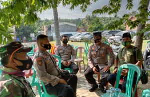 Bentuk Rasa Simpati, Kapolsek Anyar Bersama Muspika Ngelayat di Rumah Duka Tokoh Agama KH. Ali Said Toha