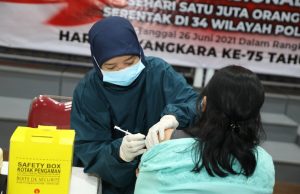 Peringati HUT Ke-75 Bhayangkara, Polresta Tangerang Gelar Vaksinasi Massal di Mall Ciputra
