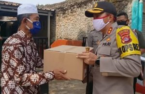 Peduli Kepada Masyarakat yang Membutuhkan, Kapolres Serang Bagikan 600 Paket Sembako di Masa PPKM Darurat