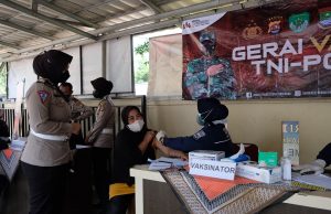 Sukseskan Program Pemerintah, Satlantas Polresta Tangerang Gelar Vaksinasi Bagi Pemohon SIM