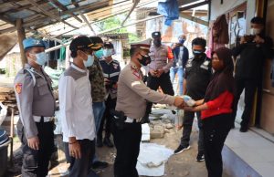 Peduli Terhadap Kesulitan Masyarakat, Polresta Bandara Soetta Lakukan Bakti Sosial Bagikan Paket Beras