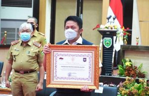 Paling Tepat Waktu Selesaikan TLHP, Mendagri Anugrahi Pemprov Sumsel Penghargaan
