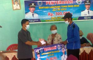 Pemdes Giri Mulya Kembali Bagikan BLT-DD Tahap Enam Kepada 26 KPM