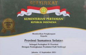 Sukses Penuhi Kebutuhan Pangan Nasional, Herman Deru Dianugerahi Penghargaan “Abdi Bakti Tani 2021”
