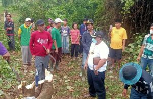 Pemdes Kemiri Bersama Warga Gotong Royong Bersihkan Lokasi TPU