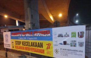 PT. Indo Surya Kencana Gandeng Satlantas Polresta Tangerang Pasang Spanduk Imbauan Keselamatan Berkendara
