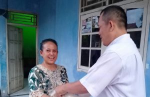 Bentuk Rasa Pedulinya, Aipda Ahmad Juhaeni Bagikan Sembako Kepada Fakir Miskin dan Janda Jompo