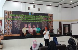 Dinilai Berkontribusi, Pimpinan Sanggar dan Sekolah di Pangkalpinang Terima Penghargaan