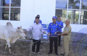 KORPRI OKU Selatan Serahkan Hewan Qurban Kepada Pengurus Masjid Agung Al-Muhtadin