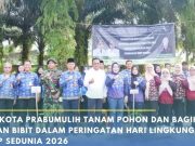 Peringati HLH Sedunia, Wako Prabumulih Bagikan Bibit Buah
